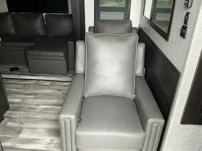 Used 2022 MESA RIDGE 395BHS Campers, Caravans, Motorhomes Michigan US | Miedema Asset Management Group #1372972