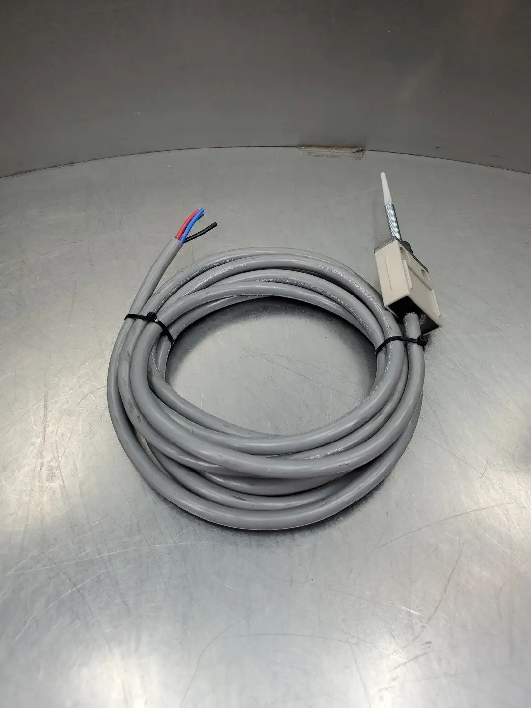 USED Omron D4C-1650 Limit Switch, 2A, 250VAC