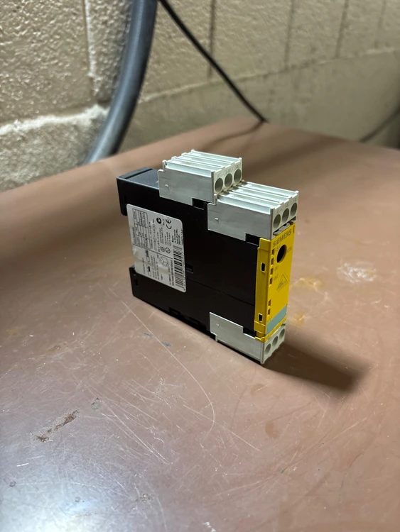 Used SIEMENS 3RK1205-0BE00-0AA2 PLC Input & Output Illinois US | Aucto #1328705