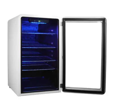 Magic Chef 3.4 CU. FT. RETRO BEVERAGE COOLER IN WHITE