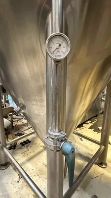 30 BBL (930 Gallon) Unitank Fermenter – Glycol Jacketed & Insulated