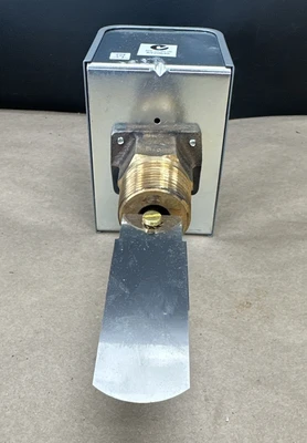 NEW Johnson Controls F61KB-11C
