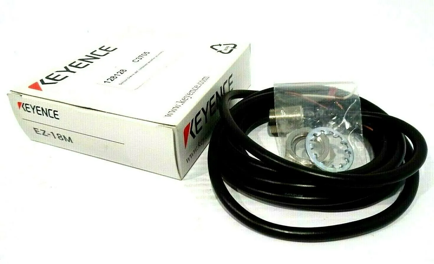 NEW KEYENCE EZ-18M PROXIMITY SWITCH EZ18M