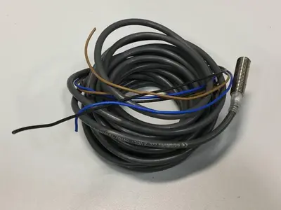USED OMRON E2E-X1R5E1