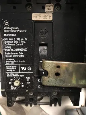 New | in-Stock ALLEN BRADLEY 2113 BD6-1-4R-6-38W Disconnects | Surplus Asset Holdings #1227680