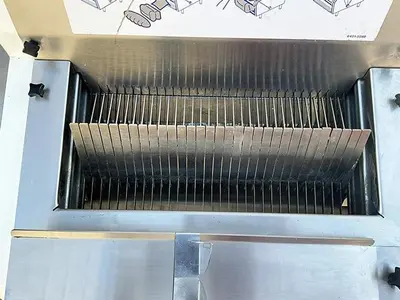 OLIVER 732-N Bread Slicer | Harvest Equipment and Fabrication Inc (8)