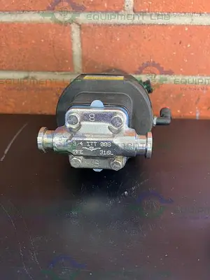 USED ITT PURE FLO 9920 DIAPHRAGM VALVE 90 PSI W/ 3/4" SANITARY FITTINGS