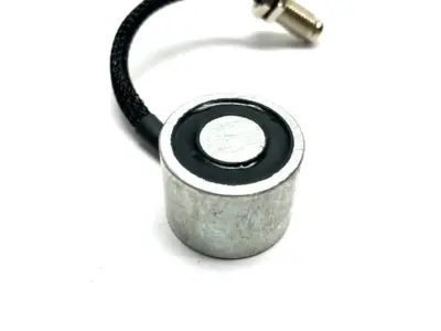 USED MAG-MATE ROUND ELECTROMAGNET, 10-32 TAP, 1" DIA, 0.75" WIDE, 24VDC, 1.4W