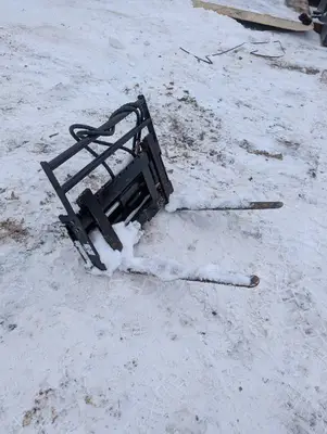 Standard Series Adjustable Hydraulic Pallet Fork Attachment - 30" Tines - Mini Skid/Fork