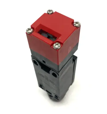 USED OMRON SAFETY DOOR SWITCH 3A/240VAC 27A/250VDC 28Z15ZA