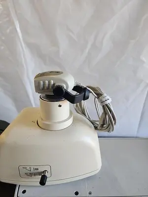 USED NIKON L200