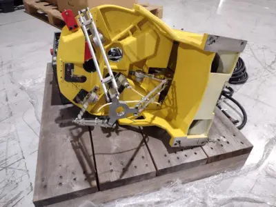 Used FANUC A05B-1522-B201 Robot with R-30iA Mate A05B-2553-B360 Controller Robots Michigan US | Maverick Industrial Sales #1397608