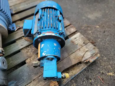 5 hp Electric Motor 5KS184SE205D8 w/ Pump