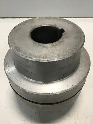 USED MAGNALOY COUPLINGS 700 / COUPLING