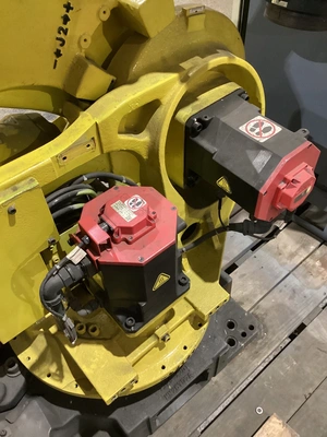 USED 2009 FANUC R-2000iB/210F + R-30iA