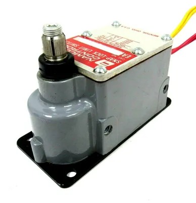 NEW NAMCO EA770-70100 LIMIT SWITCH EA77070100