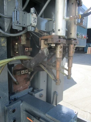 125 KVA Automation Int Inc, dual head spot welder, w/ Allen Bradley control