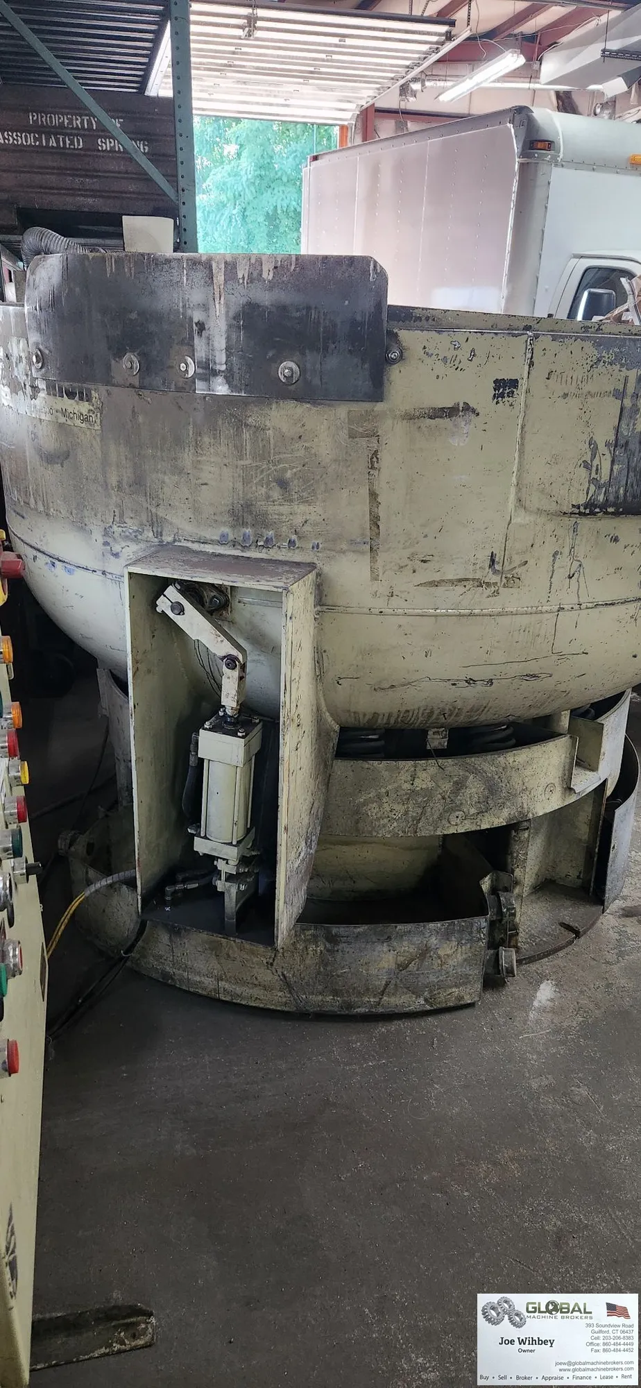 Roto-Finish 25 Cubic Foot Vibratory Finishing Bowl