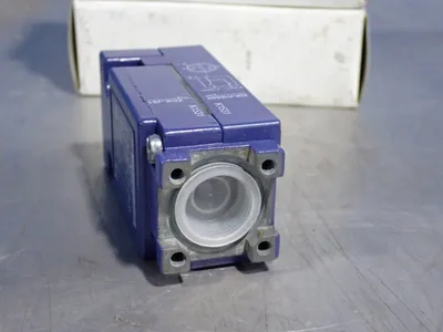 Used TELEMECANIQUE ZCKJ11DSAH Relays & Switches Ohio US | HGR 24 #907408