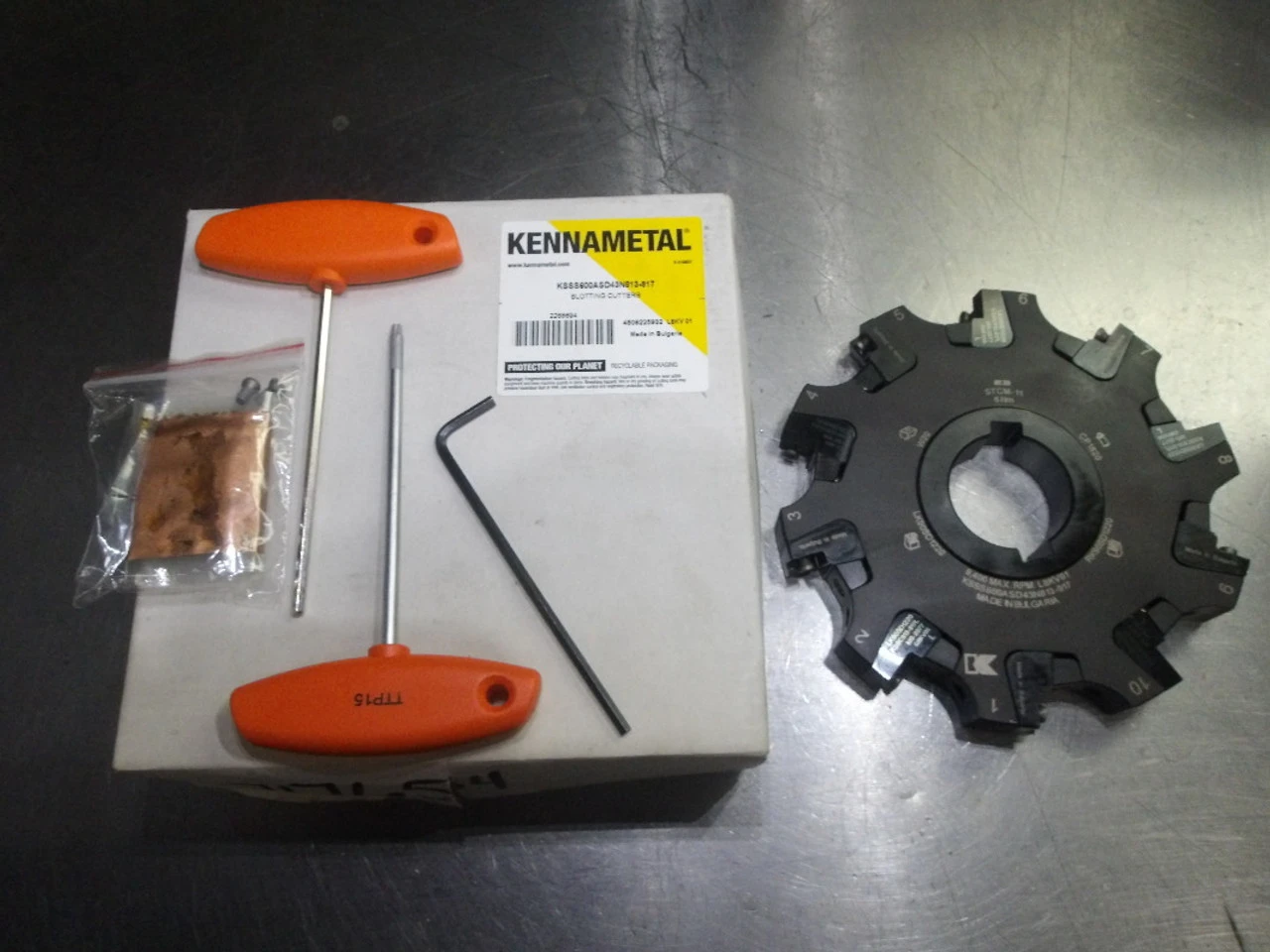 Kennametal 6" (.813") Slot Milling Cutter 1.5" Arbor KSSS600ASD43N813-917 (LOC8B)