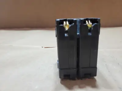 Used SCHNEIDER ELECTRIC CHOM215 Switchgears British Columbia CA | Lenmark #1438599