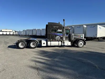 USED 2009 PETERBILT 389