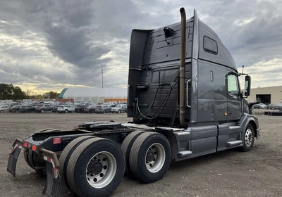 USED 2014 VOLVO VNL 6X4