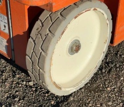 USED 2019 SNORKEL S3226E