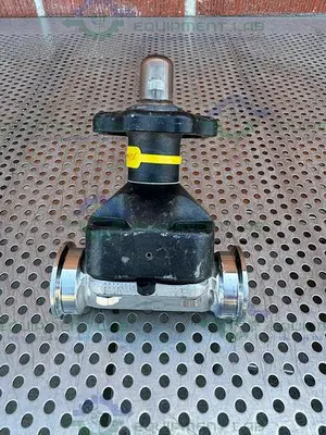USED ITT PURE FLO STAINLESS STEEL DIAPHRAGM VALVE W/  1" SANITARY FITTINGS