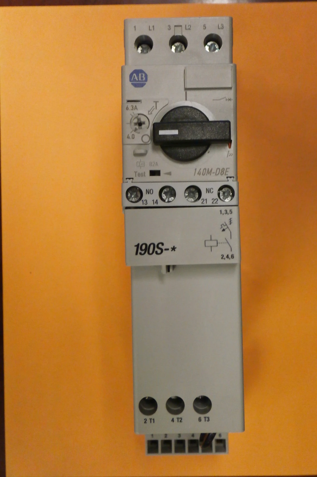 USED Allen-Bradley 140M-D8E-B63  SER B WITH 100-C09D*10 Ser A