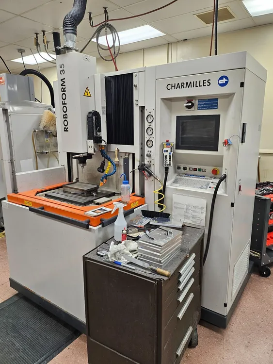 Used 2001 CHARMILLES ROBOFORM 35 EDM Sinkers Illinois US | Advanced Capital Equipment #922259
