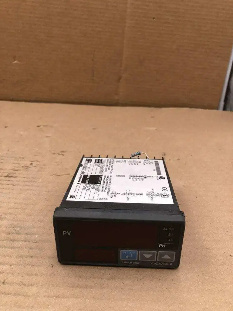 Yokogawa UM330 Digital Indicator 100-240VAC