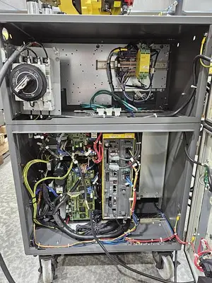 USED 2015 FANUC R-2000IC/210F