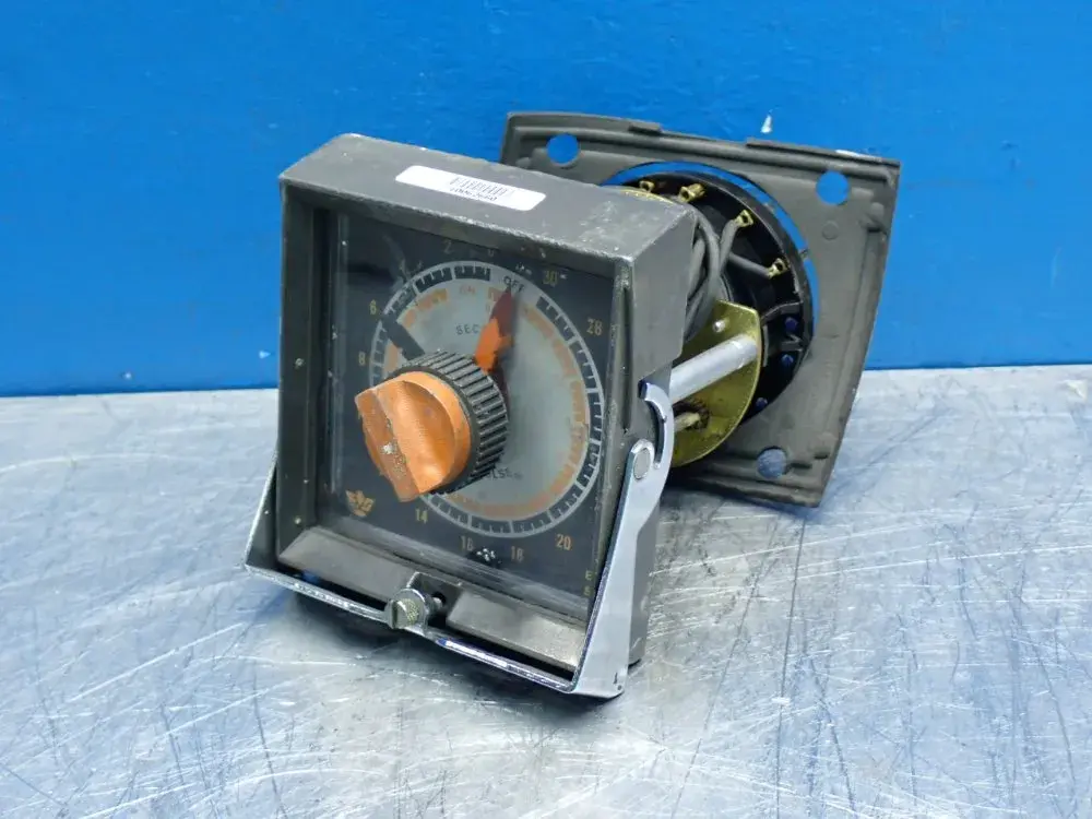 Used EAGLE SIGNAL CONTROLS HG100A6 Timers Ohio US | HGR 24 #884185
