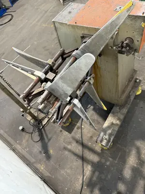 2,000 LB. X 18" JACO VARIABLE SPEED UNCOILER. STOCK # 0779725