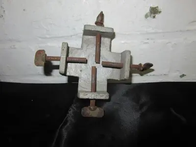 1861-385 RARE ANTIQUE ORNAMENTAL & ENGINE TURNING WORK HOLDING VISE