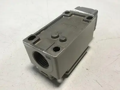 USED OMRON D4B-2171N