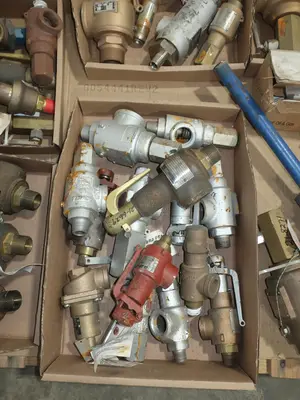 PALLET OF ASSORTED RELIEF VALVES, FARRIS, ALLIED VALVE, DRESSER, CROSBY