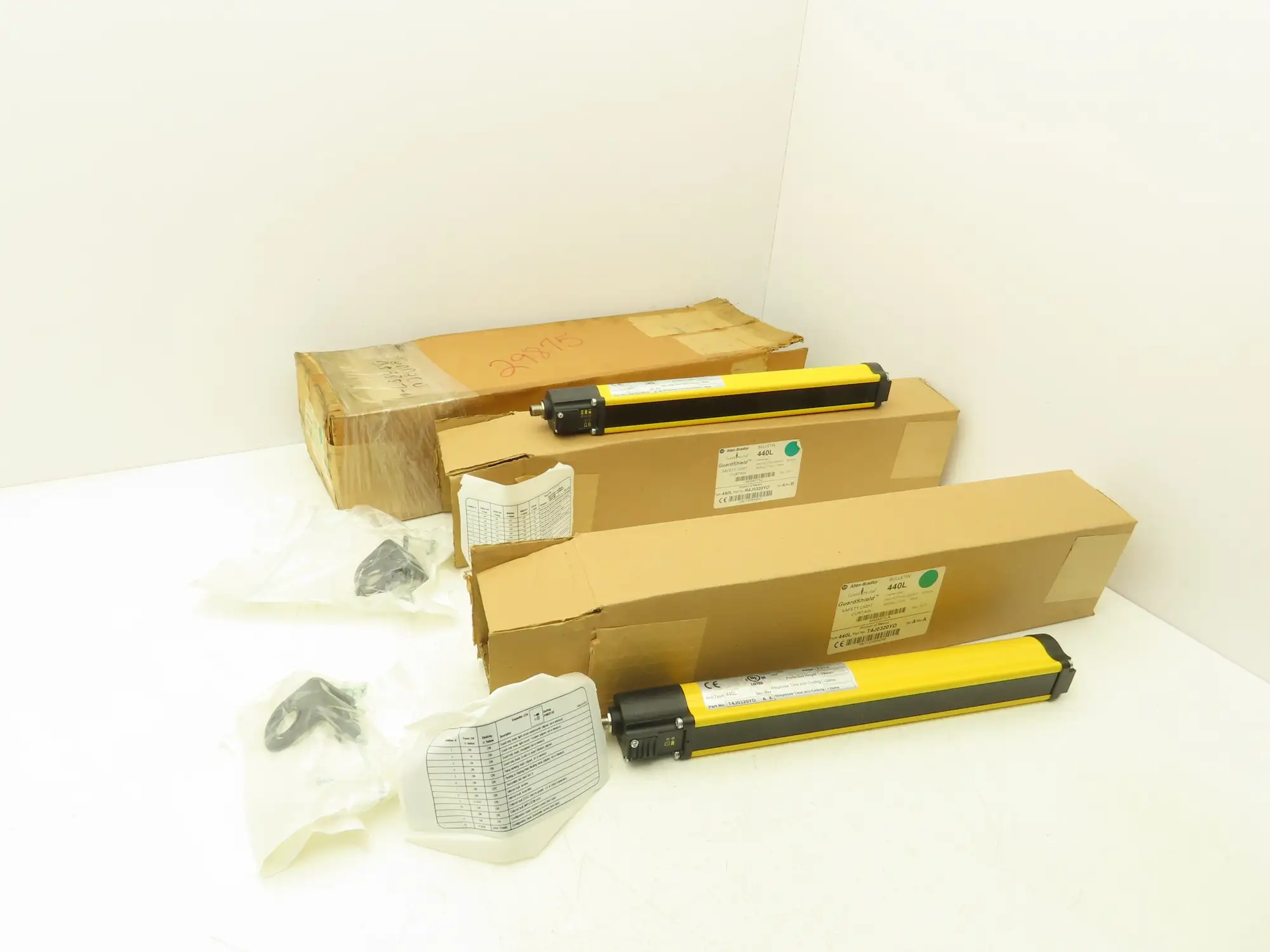 440L-P4J0320YD GuardMaster Guardshield Safety Light Curtain Transmitter/Receiver