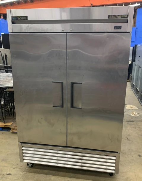 130-0047 True T-49-HC 54” 2 Door Self Contained Reach In Cooler Refrigerator