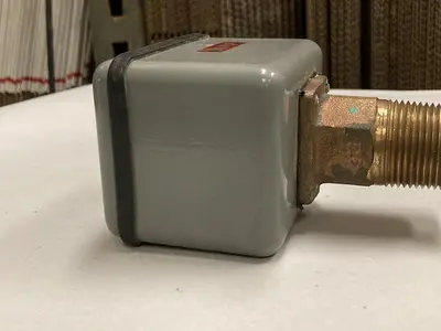 Used JOHNSON CONTROLS F16MG-1C Relays & Switches | Surplus Asset Holdings #1205789