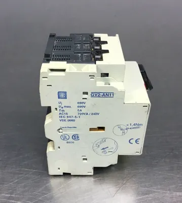 Telemecanique GV2-M10 Manual Motor Starter + GV2-AN11 4-6.3A 4D