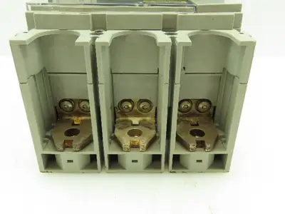 Merlin Gerin NS 630 NA Compact Circuit Breaker 630A 750 VAC 3 P Motor Mechanism