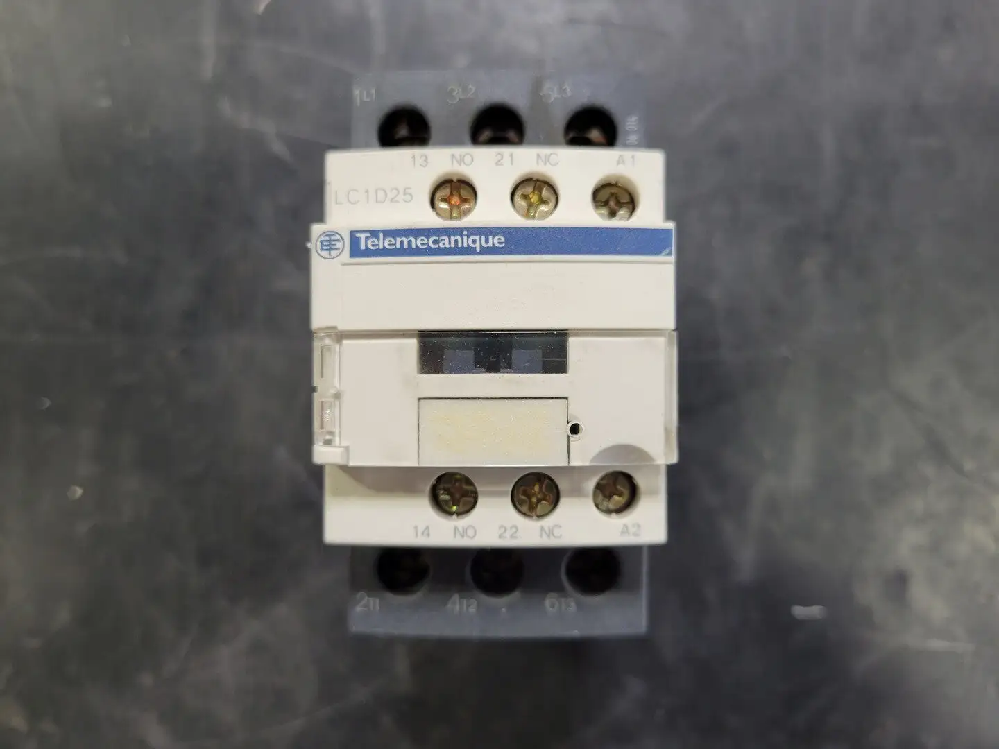 USED TELEMECANIQUE LC1D25F7