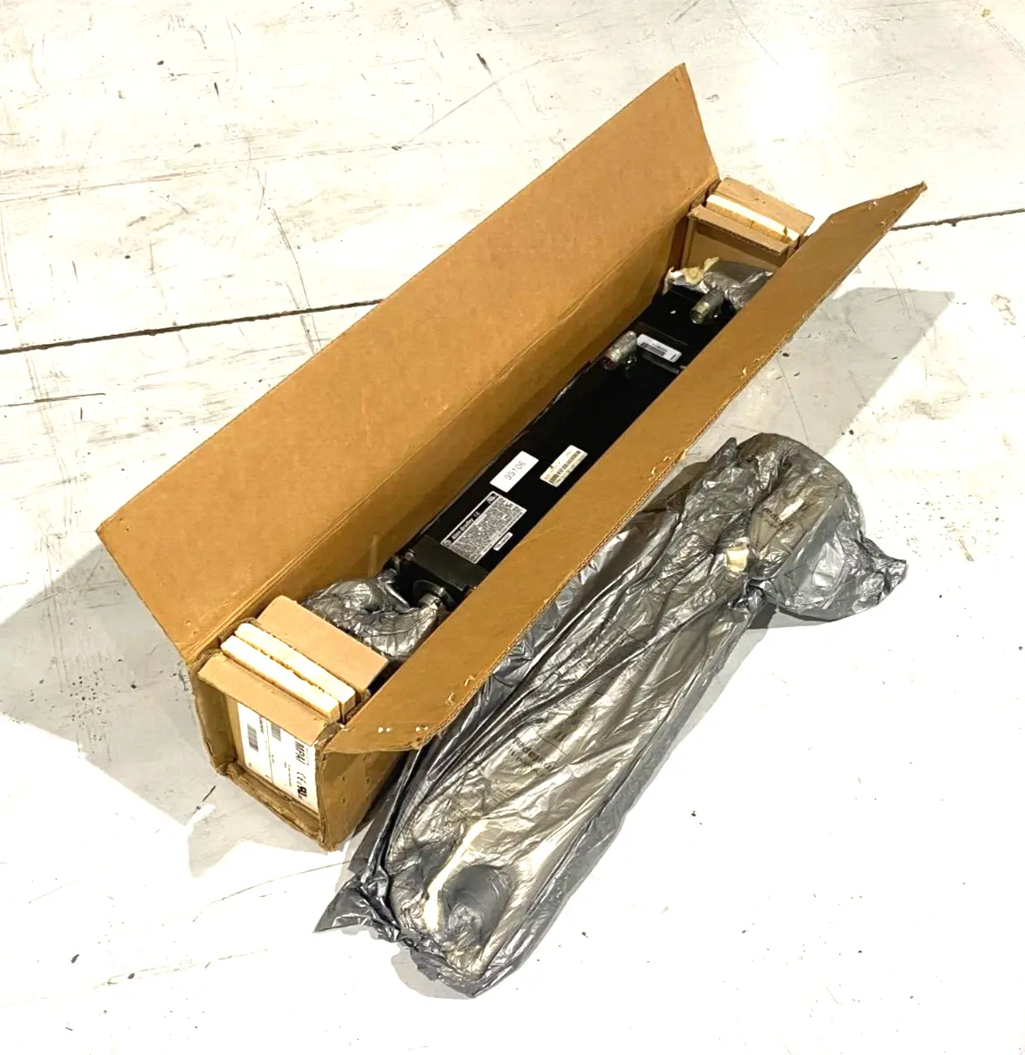 Used Allen-Bradley Ser. B Kinetix AC Servo Linear Actuator 304.8mm Linear Actuators Michigan US | Maverick Industrial Sales #1389159