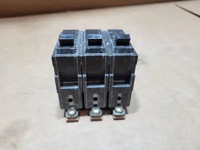 15 Amp, 3 Pole, 240 Volt Circuit Breaker THHQB32015