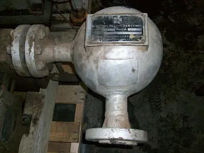 USED FLUID KINETICS PDS 2-10L PULSATION DAMPENER / ACCUMULATOR