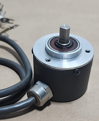 USED Omron E6C2-AG5C