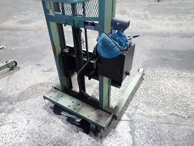 USED ENGINEERING COMPANY INC. M8521500