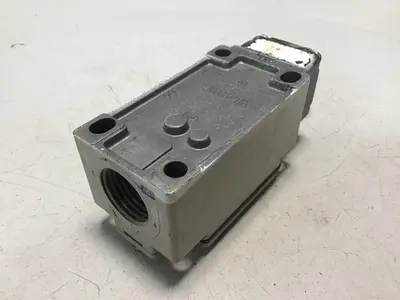 USED OMRON D4B-2171N